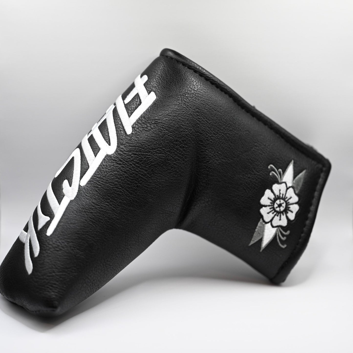 The Traditional Blade Putter Cover